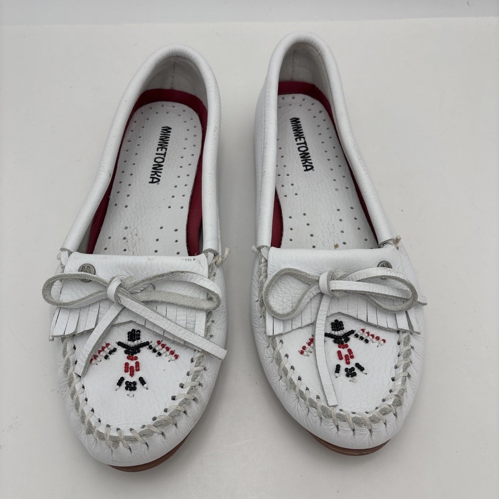 Minnetonka Women 9 Thunderbird Il Moccasine White Leather Beaded Fringe Flats